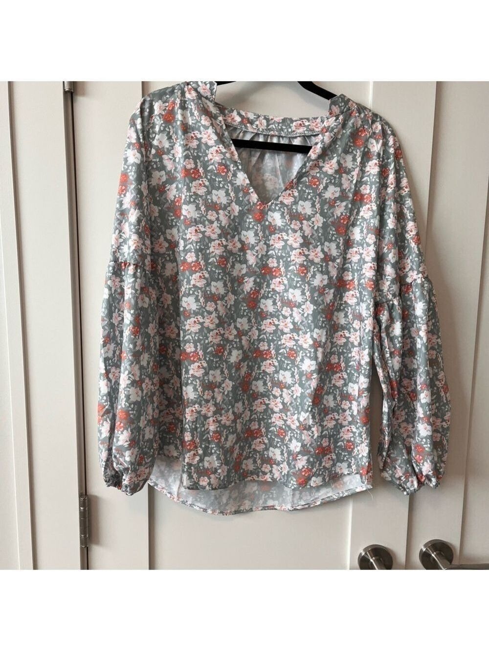 Floral V-Neck Blouse - Picture 3 of 8
